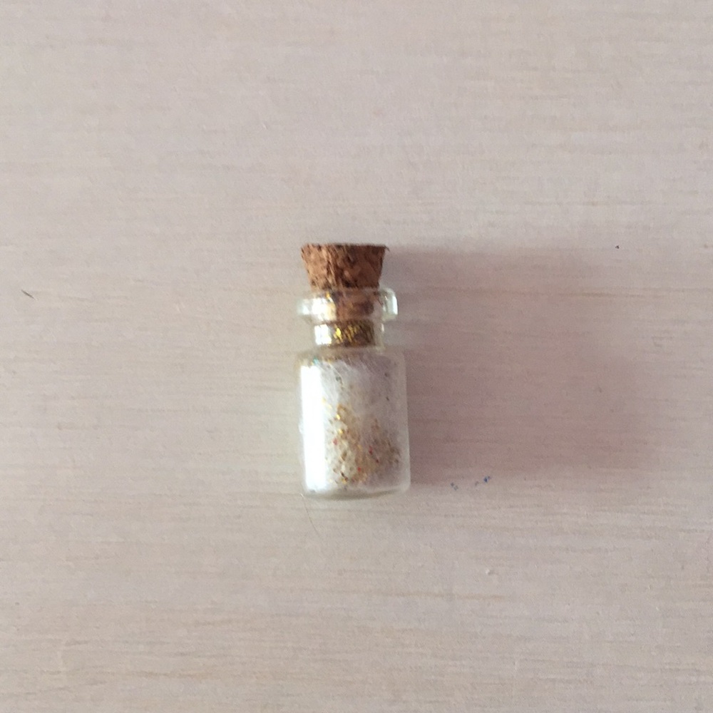 💵 FREE W/ BUNDLE mini “fairy bottle”